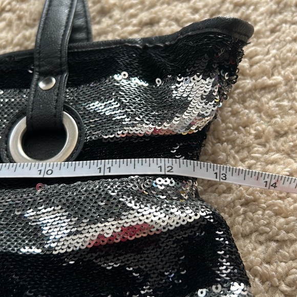 Candie‘s Sequin Sparkling Striped Faux Leather Tote Bag - Picture 4 of 11